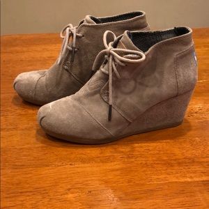 TOMS tan wedges